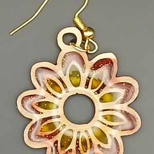 Boucles d’oreilles bois et résine modèle fleur d’automne