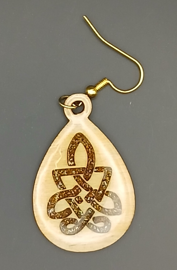 Boucles d’oreilles bois et résine modèle goutte bretonne