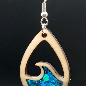 Boucles d’oreilles bois et résine modèle goutte vague bleu